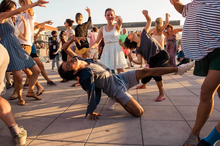 Invitan a ser parte de la coreografía masiva que cerrará Santiago a Mil Invitan a ser parte de la coreografía masiva que cerrará Santiago a Mil