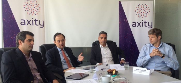 Southern Cross hace millonaria apuesta a industria tecnológica y dice no temerle a las elecciones: “Nadie que yo haya oído está pensando en hacer retroceder a Chile” Southern Cross hace millonaria apuesta a industria tecnológica y dice no temerle a las elecciones: “Nadie que yo haya oído está pensando en hacer retroceder a Chile”