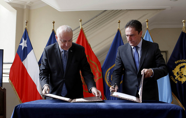 Universidad Central y Ministerio de Defensa firman convenio de colaboración Universidad Central y Ministerio de Defensa firman convenio de colaboración