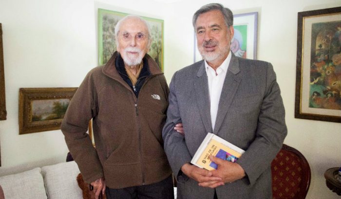 Andrés Aylwin anuncia respaldo a Guillier: “Me siento representado casi como si fuera una persona de mi partido” Andrés Aylwin anuncia respaldo a Guillier: