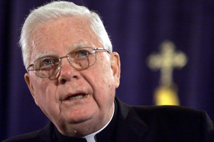 Muere Bernard Law, cardenal acusado de encubrir a curas pederastas en Boston Muere Bernard Law, cardenal acusado de encubrir a curas pederastas en Boston
