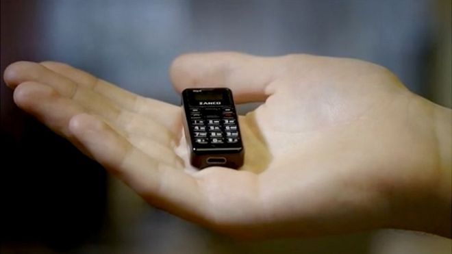 “Más pequeño que tu pulgar y más liviano que una moneda”: así es Zanco, el celular más diminuto del mundo