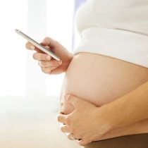 Radiación de los celulares y el wifi podría causar abortos espontáneos según estudio