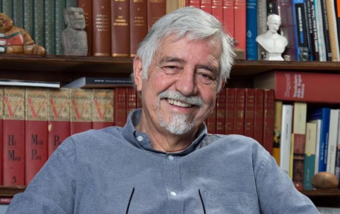 Jorge Coulón, pieza fundacional de Inti-Illimani: “El arte y la ciencia deben ser los referentes de cualquier política con sentido de futuro común” Jorge Coulón, pieza fundacional de Inti-Illimani: “El arte y la ciencia deben ser los referentes de cualquier política con sentido de futuro común”