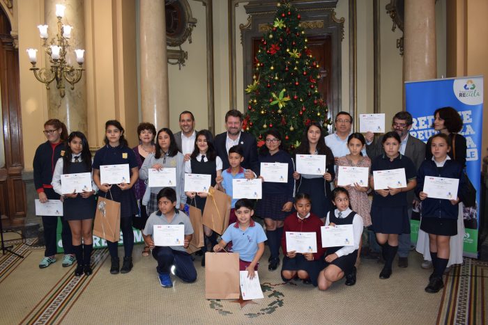 Estudiantes de la Región Metropolitana fueron premiados en el Primer Concurso Regional de Cuentos y Dibujos Ambientales Estudiantes de la Región Metropolitana fueron premiados en el Primer Concurso Regional de Cuentos y Dibujos Ambientales