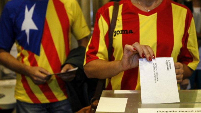 Elecciones en Cataluña: Ciudadanos es la fuerza más votada pero los independentistas suman mayoría absoluta Elecciones en Cataluña: Ciudadanos es la fuerza más votada pero los independentistas suman mayoría absoluta