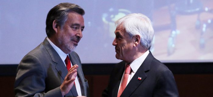 Coletazos por listas de espera: Piñera y Guillier se interpelan y se acusan mutuamente de falta de “decencia” Coletazos por listas de espera: Piñera y Guillier se interpelan y se acusan mutuamente de falta de