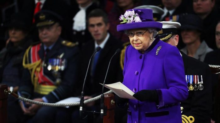 La Reina Isabel II recibe nuevo portaaviones británico que lleva su nombre La Reina Isabel II recibe nuevo portaaviones británico que lleva su nombre