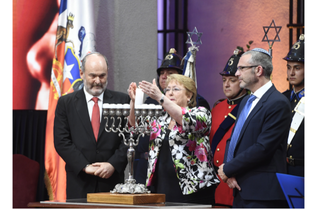 Bachelet encabeza ceremonia judía en La Moneda: “A menos de 48 horas de la elección, que este candelabro ilumine el presente y futuro de Chile” Bachelet encabeza ceremonia judía en La Moneda: