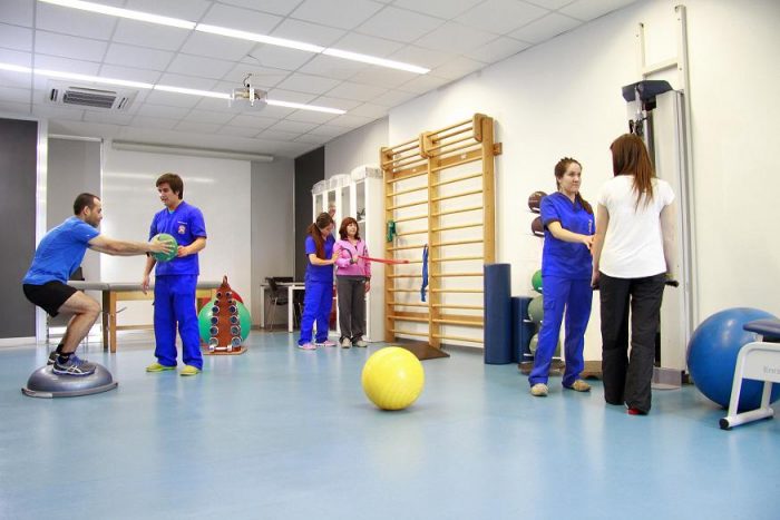 Prevenir es mejor que curar: prevención de lesiones en el deporte Prevenir es mejor que curar: prevención de lesiones en el deporte