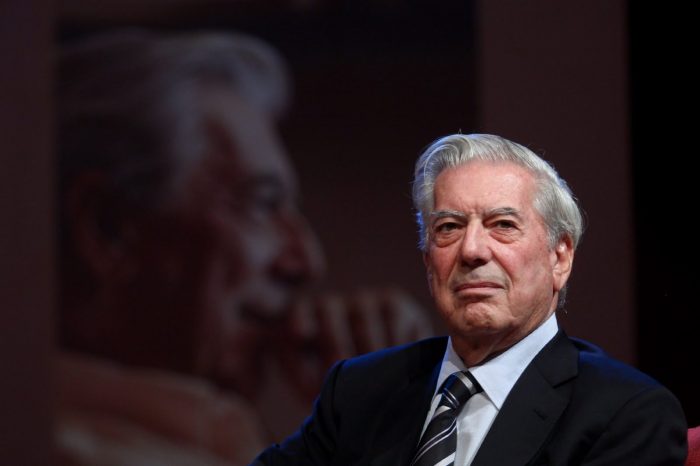 Vargas Llosa por indulto presidencial a Fujimori: “No es un acto de compasión, es el más crudo y cínico cálculo político” Vargas Llosa por indulto presidencial a Fujimori: