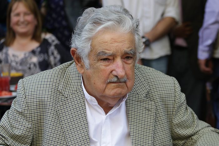Mujica dicta clase magistral sobre unidad «para seguir avanzando», en la previa de acto de cierre de Guillier Mujica dicta clase magistral sobre unidad