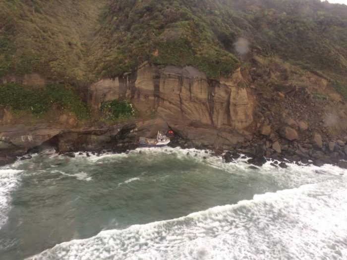 Un muerto, un desaparecido y cuatro pescadores rescatados deja naufragio en Chiloé Un muerto, un desaparecido y cuatro pescadores rescatados deja naufragio en Chiloé