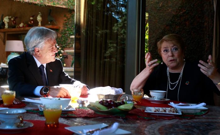 Bachelet dice tras desayunar con Piñera que espera que el nuevo presidente mantenga “las grandes banderas” de su gobierno Bachelet dice tras desayunar con Piñera que espera que el nuevo presidente mantenga
