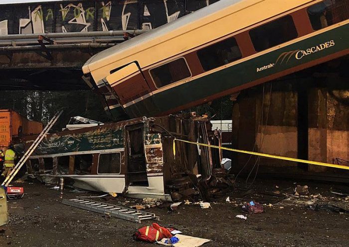 Varios muertos y heridos tras descarrilamiento de tren en el noroeste de Estados Unidos Varios muertos y heridos tras descarrilamiento de tren en el noroeste de Estados Unidos