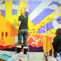 Artista crea con ciegos mural invisible que solo invidentes pueden ver