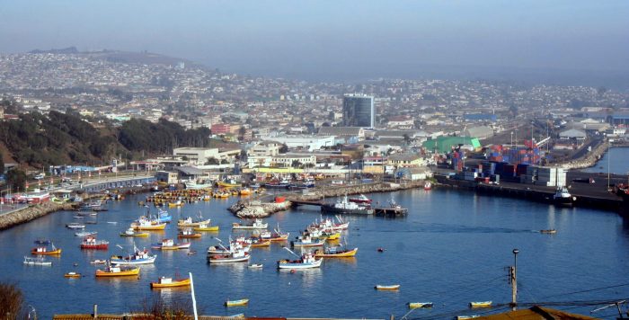 Presidenta confirma megaproyecto portuario en San Antonio en desmedro de Valparaíso Presidenta confirma megaproyecto portuario en San Antonio en desmedro de Valparaíso