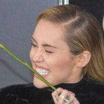 Las rosas blancas que se transformaron en un símbolo del Grammy 2018