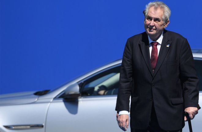 Contra musulmanes, periodistas y ambientalistas: Milos Zeman, el presidente políticamente incorrecto que divide a su nación y es favorito para conseguir su reelección Contra musulmanes, periodistas y ambientalistas: Milos Zeman, el presidente políticamente incorrecto que divide a su nación y es favorito para conseguir su reelección