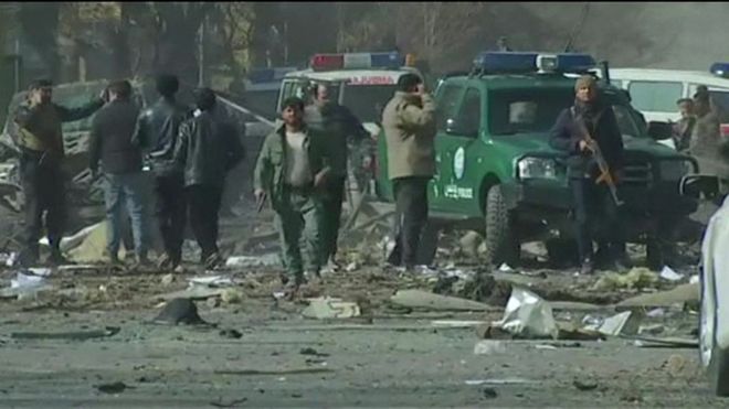 Al menos 95 muertos y 158 heridos en un ataque suicida con una ambulancia cargada de explosivos en Kabul, Afganistán Al menos 95 muertos y 158 heridos en un ataque suicida con una ambulancia cargada de explosivos en Kabul, Afganistán