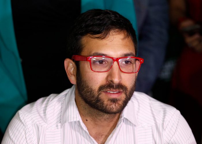 Miguel Crispi (RD) invita a “ahuyentar a los fantasmas y rayarle la cancha a la Nueva Mayoría” en el Congreso Miguel Crispi (RD) invita a “ahuyentar a los fantasmas y rayarle la cancha a la Nueva Mayoría” en el Congreso