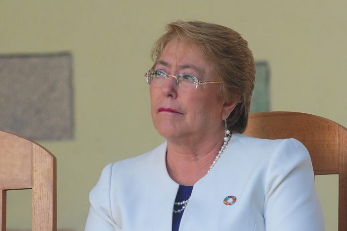 Bachelet envía proyecto que termina con facultad presidencial de indultar condenados en crímenes de DD.HH. por razones humanitarias Bachelet envía proyecto que termina con facultad presidencial de indultar condenados en crímenes de DD.HH. por razones humanitarias
