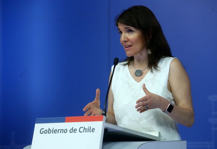 Gobierno rechaza defensa de la Iglesia al obispo Barros: «Es un imperativo ético respetar a las víctimas, creerles y apoyarlas» Gobierno rechaza defensa de la Iglesia al obispo Barros: