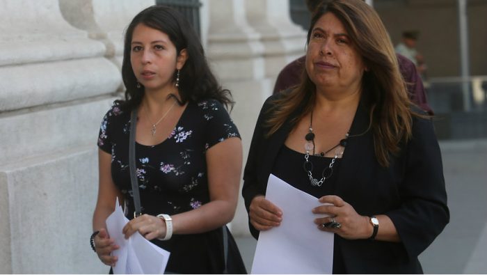 Parlamentarias del Frente Amplio se suman a la presión sobre Villalobos ad portas de su regreso a Chile Parlamentarias del Frente Amplio se suman a la presión sobre Villalobos ad portas de su regreso a Chile