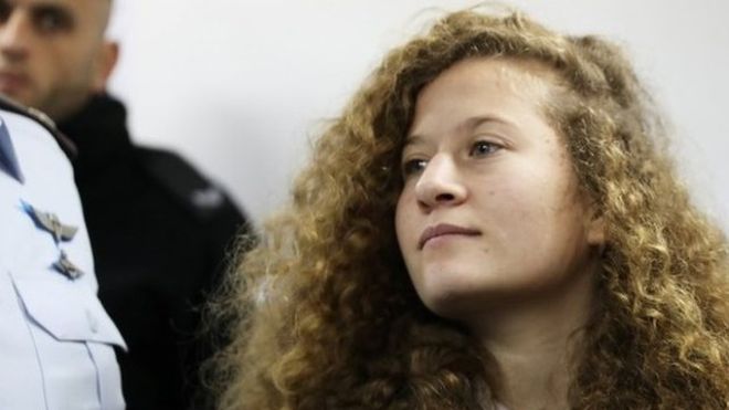 Ahed Tamimi, la adolescente palestina que abofeteó a un soldado de Israel y se convirtió en símbolo de la lucha contra la ocupación Ahed Tamimi, la adolescente palestina que abofeteó a un soldado de Israel y se convirtió en símbolo de la lucha contra la ocupación