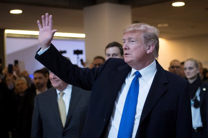 Trump amenaza con suspender ayuda a palestinos por «falta de respeto» a Pence Trump amenaza con suspender ayuda a palestinos por
