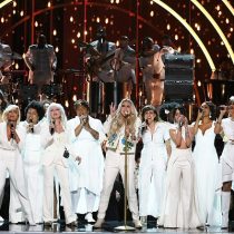 Kesha emociona hasta las lágrimas en los Grammys con canción inspirada en su vida dedicada a víctimas de abuso