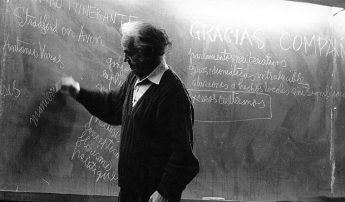 A fondo con Nicanor Parra desde su casa en Las Cruces: «Estamos imitando a Dios» A fondo con Nicanor Parra desde su casa en Las Cruces: «Estamos imitando a Dios»