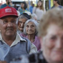 Piñera anuncia medidas para terminar con discriminación a adultos mayores en bancos