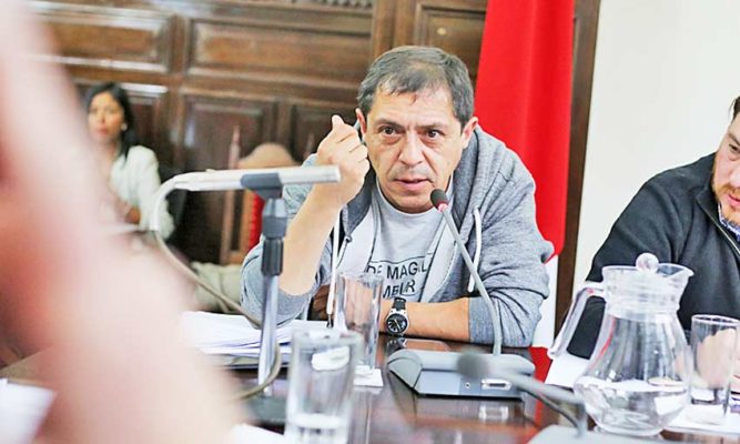 Concejal de Punta Arenas rechaza «bono por asistencia» y lo dona a instituciones de la ciudad Concejal de Punta Arenas rechaza