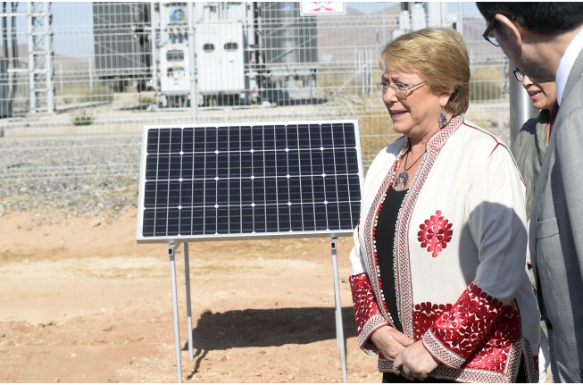 Bachelet destaca que el 60% de energía del Metro se obtiene de centrales solares y eólicas Bachelet destaca que el 60% de energía del Metro se obtiene de centrales solares y eólicas