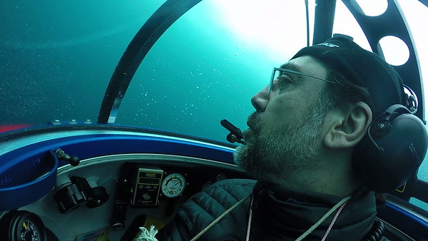 Javier Bardem desciende al fondo del océano Antártico en un submarino científico de Greenpeace para pedir su protección Javier Bardem desciende al fondo del océano Antártico en un submarino científico de Greenpeace para pedir su protección
