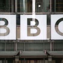 Mujeres de la BBC exigen pagos atrasados provocados por desigualdad salarial y reajuste de sueldos