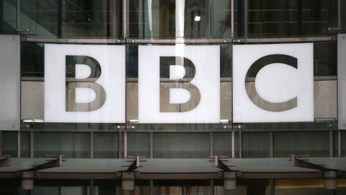 Mujeres de la BBC exigen pagos atrasados provocados por desigualdad salarial y reajuste de sueldos Mujeres de la BBC exigen pagos atrasados provocados por desigualdad salarial y reajuste de sueldos