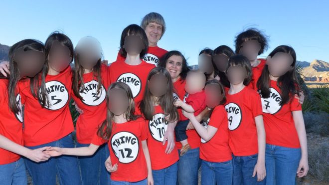 La casa del horror: las dudas que genera la escuela privada que tenía en su casa el matrimonio que mantenía encadenados a sus hijos en California La casa del horror: las dudas que genera la escuela privada que tenía en su casa el matrimonio que mantenía encadenados a sus hijos en California