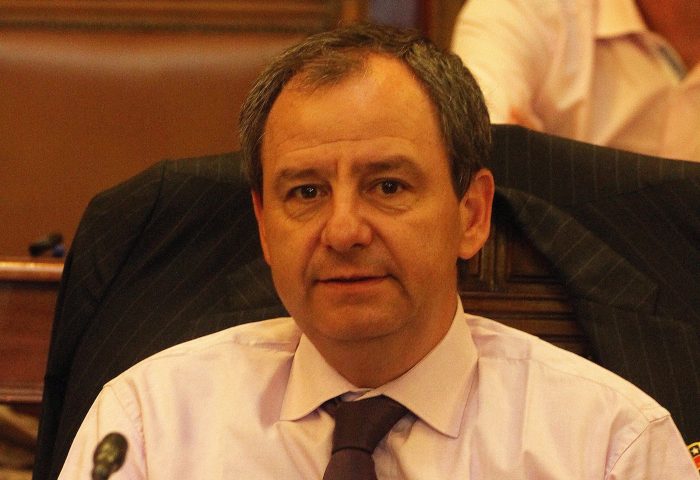 Varela contra la pared se olvida de lo que escribió: «La gratuidad ya se aprobó y no queda nada más que implementarla» Varela contra la pared se olvida de lo que escribió: