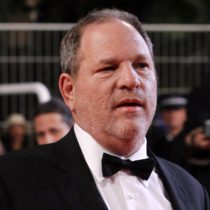 [VIDEO] Harvey Weinstein recibe dos bofetadas en un restaurante de Arizona tras denuncias de acoso y abuso