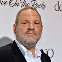 [VIDEO] Agreden a Harvey Weinstein en un restaurante: «Eres una mierda por lo que hiciste a esas mujeres»
