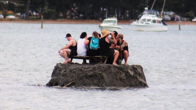 Los creativos bebedores que construyeron una isla para burlar una prohibición al consumo de alcohol Los creativos bebedores que construyeron una isla para burlar una prohibición al consumo de alcohol