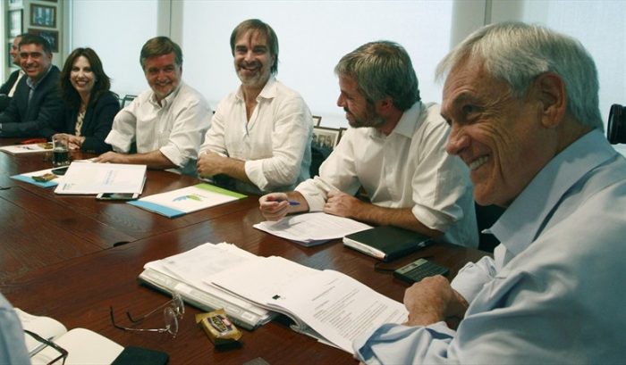 Piñera y Chile Vamos acuerdan rechazar Ley de Identidad de Género junto a otros proyectos emblemáticos de Bachelet Piñera y Chile Vamos acuerdan rechazar Ley de Identidad de Género junto a otros proyectos emblemáticos de Bachelet