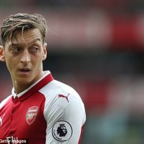 Mesut Özil renueva su contrato con el Arsenal hasta 2021