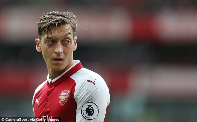 Mesut Özil renueva su contrato con el Arsenal hasta 2021