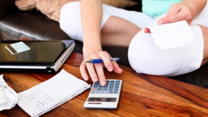 Estudio revela que mujeres son más morosas que los hombres aunque el nivel de deuda es menor que el de ellos Estudio revela que mujeres son más morosas que los hombres aunque el nivel de deuda es menor que el de ellos