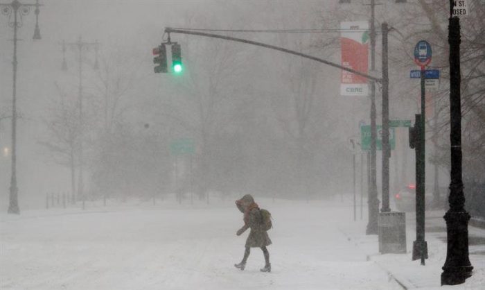 Nueva York en estado de emergencia ante fuerte tormenta de viento y nieve Nueva York en estado de emergencia ante fuerte tormenta de viento y nieve