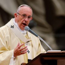 Cuestionan que presidente de la Cámara de Diputados plantee postergar discusión del proyecto de ley de identidad de género por visita del Papa