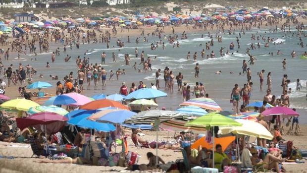 Chilenos gastarán en promedio $171 mil estas vacaciones 2018 Chilenos gastarán en promedio $171 mil estas vacaciones 2018